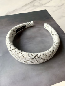 Korean Style Black Velvet Headband for Women High Fashion French Design Wide Headband with Thick Sponge Hair Accessory in White