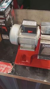 OSSEL Parut Kelapa Mini Listrik Parut Singkong Parut Ubi Listrik Mini -OSSEL