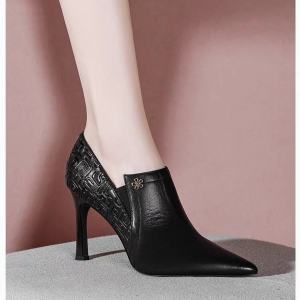 สีดำ รองเท้าส้นสูงปากลึก ทันสมัย เรียบง่าย สไตล์ ผู้หญิง รองเท้า ฤดูใบไม้ผลิ ฤดูใบไม้ร่วง สินค้าใหม่ ลื่น หนัง ส้นแหลมแบบบาง