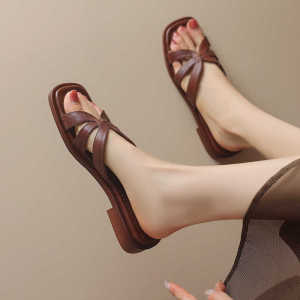 Genuine Leather Non Slip Woven Roman Style Slippers Womens Outwear 2024 Summer New Arrival Low Heel Soft Bottom French Retro Sandals