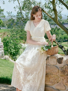 XIANGYING | French V-Neck Gentle Embroidery Fitted Dress