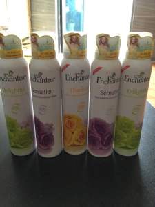 XỊT NƯỚC HOA ENCHANTEUR