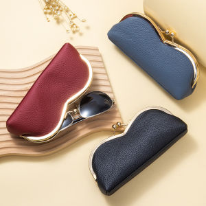 Using the First Layer Leather Clip-On Open Glasses Case with Sunglasses and Makeup Pen Storage Function Small Carrying Case