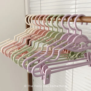 ชุดตัวผูกเสื้อแบบไร้รอยต่อพร้อมกาวสำหรับใช้ในบ้าน พร้อมกาวสำหรับแขวนเสื้อ พร้อมกาวสำหรับแขวนกางเกง สำหรับใช้ในหอพักนักเรียน ชุดตัวผูกเสื้อแบบมีกาว