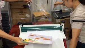 เคลือบรูป 25นิ้ว กว้าง 28 เมตร 200 ไมครอน ฟิล์มเงา ฟิล์มเคลือบเย็น