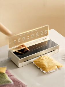 [China Plug Adapter Needed] Bear | Vacuum Sealing Food Packaging Machine