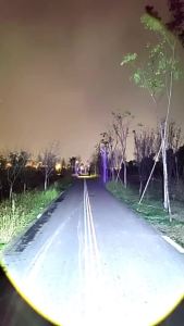 Đèn Pin LED Công Suất Cao USB Có Thể Sạc Lại Đèn Pin Chiến Thuật Tầm Xa Đèn Cầm Tay Chống Nước Để Cắm Trại Leo Núi Hoạt Động Ngoài Trời