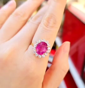 แหวนพลอยทับทิมประดับเพชรสวิส ตัวเรือนทองคำแท้ 90% ขนาดแหวน 58 มีใบรับประกันจากทางร้าน