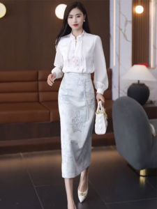 กระโปรงทรงตรงผ้าซาตินปักลายสไตล์จีนใหม่สำหรับผู้หญิงไซส์ใหญ่ กระโปรงทรงเอเอวสูง ทรงเข้ารูป กระโปรงสั้นฤดูใบไม้ผลิและฤดูใบไม้ร่วง