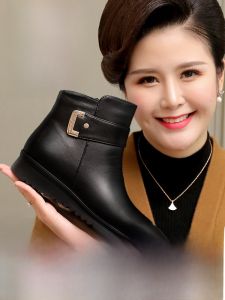 Yizuwang | รองเท้าผ้าใบฤดูหนาวสำหรับคุณแม่ รองเท้าบู๊ตสั้นขนแกะ รองเท้าผู้หญิงวัยกลางคนและผู้สูงอายุ รองเท้าหนังกันลื่น รองเท้าผ้าใบฤดูหนาว