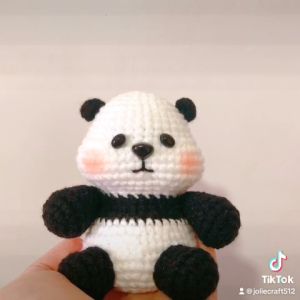 Gấu panda đan len thủ công