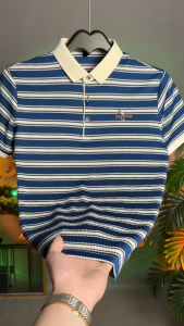 Áo sơ mi polo trang trí trung tính thêu dải ngắn logo thêu mềm mại chống nhăn bằng dây đàn hồi polyester xoắn màu xanh dương
