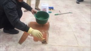 Hóa chất tẩy xi măng tẩy rêu xanh tẩy rỉ sét ron gạch HT01 (H+T01) 1.8L