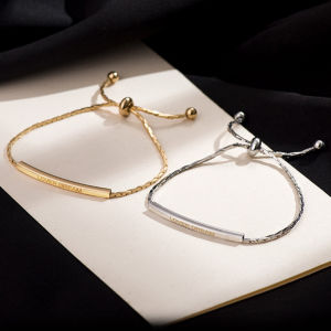 Trang sức WHC Vòng đeo tay cổ điển vàng 18K mới Tối giản cong chữ cái tiếng Anh Vòng đeo tay bảo vệ màu bằng thép titan dành cho nữ Thiết kế có thể điều chỉnh