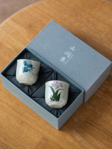 แก้วดื่มชาเคลือบลวดลายดอกไม้สไตล์จีน ชุดชาฮกเกี้ยว ชิ้นเดียว แก้วดื่มชาแบบฝังลวดลายใต้ Glaze ดินเผา ถ้วยดินเผาแฮนด์ดิป