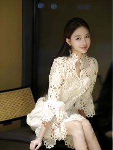 Elegant French Style Lace Dress for Women with Petal Collar Autumn Slimming Waistline White Fairy Long Dress in Stock