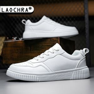 LAOCHRA รองเท้าหนังสีขาวสำหรับผู้ชายรองเท้ากีฬาสไตล์เกาหลีแบบผูกเชือกรองเท้าขนาดใหญ่36-48รองเท้าผ้าใบแฟชั่นรองเท้าลำลองนักเรียนหญิง
