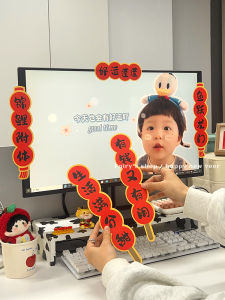 ปีกัดเหล็กขนาดเล็กสำหรับคอมพิวเตอร์ พื้นที่แสดงจอคอมพิวเตอร์ พิมพ์ลายสุดสร้างสรรค์ สนุกสนาน เรียบง่าย สุดน่ารัก สีสันสดใส ปีงู 2025