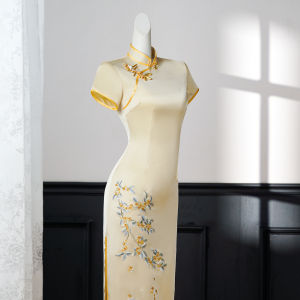 Exquisite Embroidered Cheongsam