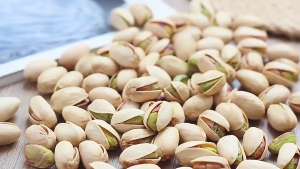 250g Pistachio Nuts Crispy Delicious Pistachios Nuts Healthy Snacks 20g Small Package Snacks Are Easy To Carry