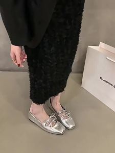 Giày Một Lớp Mary Jane Màu Bạc Mũi Vuông Đế Bệt Giày Nữ Giày Buổi Tối Nhẹ Nhàng Màu Đỏ Kiểu Pháp Mùa Xuân