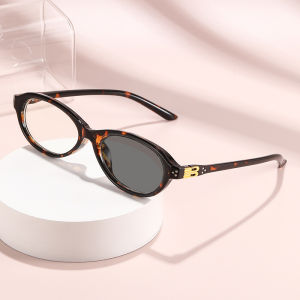 Ultra-light Fashion Internet Celebrity Anti-blue Light Myopia Glasses Change Hd Fashion Trend Elliptical Myopia Glasses 6085