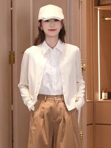 เสื้อสเวตเตอร์ถักแขนยาวนุ่มๆ สำหรับผู้หญิง ฤดูใบไม้ร่วง 2024 แฟชั่นสตรีทสไตล์ คอวี ทรงหลวม แขนยาว ปกสั้น