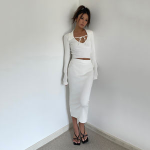 ชุดเสื้อถักกระโปรงสั้นคอวีเอวเข้ารูปเอวยางยืดกระชับสัดส่วนชุดสองชิ้นสำหรับผู้หญิงวัย 25-35 ปี ฤดูใบไม้ร่วง 2023