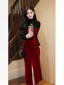 CHANGTONG | Bộ Đồ Elegance Luxury Áo Đầm và Knitwear Màu Đỏ Velvet Mùa Xuân