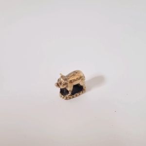 รูปปั้น สัตว์ หมู กำลังยืน ทองเหลือง เล็กจิ๋ว สีทอง ของสะสม พกพา คนเกิด ปีกุน เกิด พ.ศ.2526 2538 2550 2562