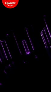 [Phiên bản giới hạn] Kem đánh răng Colgate Optic White Purple x IU vòi nhấn thông minh trung hòa sắc vàng cho răng trắng sáng hơn  130g/ ống