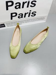 Retro Chinese Style Flat Bottom Single Shoes Womens New 2025 Soft Satin Embroidered Grandmother Shoes Thick Heel Shoes
