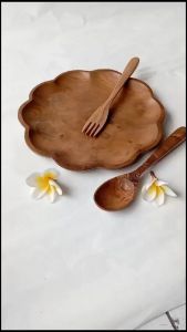 Piring Kayu Jati Bulat / Piring Makan Jati motif bunga/Piring Jati set