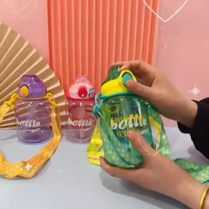 Botol Minum Aesthetic Anti Tumpah Bening 700 ml Sedotan Tali Bahu