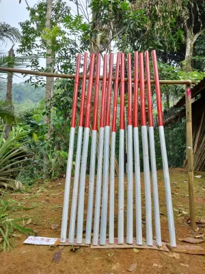 tongkat bambu Pramuka cat merah putih mengkilap tinggi 160cm