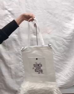 ice cheey กระเป๋าผ้าแคนวาสมีซิปด้วยใส่ของได้เยอะนะผ้าแข็งแรง JJ1287