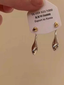 Elegant Minimalist Dual-Tone Waterdrop Earrings Fashionable Versatile Unique Design Statement Studs Trendy Jewelry Accessories