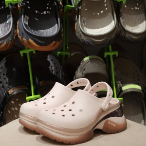Crocs | Dép Lười Mới Mùa Hè Có Hình Cá Heo Đệm Dày