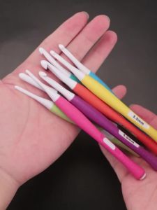 1Set Inline Crochet Hooks Ergonomic Crochet Hook Set 2.5mm to 6mm Crocheting Plastic Hook Crochet Needles for Yarn Craft