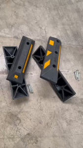 ยางกั้นล้อรถ รถยนต์ แถบยางสะท้อนแสง ยางหยุดรถ หนุนล้อ พร้อมพุกยึด ยางกั้นล้อ ยางกันล้อ - Lazada