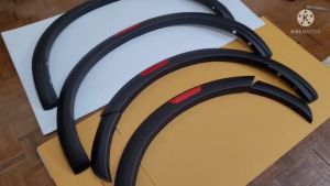 คิ้วล้อ Nissan Navara 2021 2022 2023 สีดำแถบแดง ขนาด 3 นิ้ว สำหรับรุ่นสูงเท่านั้น จำนวน 6 ชิ้น ซุ้มล้อ คิ้วซุ้มล้อ กันล้อล้น คิ้วล้อกันรอย คิ้วล้อ