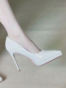 รองเท้าส้นสูงพื้นยางกันน้ำสไตล์เกาหลีสำหรับผู้หญิง ส้นบาง ไม่ทำให้เท้าเจ็บ หนัง PU ทรงหัวแหลม ทรงหัวมน ฤดูร้อน 2024