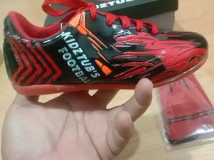 Sepatu Futsal Anak Laki Laki Perempuan Usia 6 - 10 Tahun PAUD TK SD SMP 1 2 3 4 5 6 7 8 9 0 - KIDZTUBS1951111823 - Sepatu Futsal Anak Laki Laki Perempuan Cowok Cewek Tanggung Kecil Umur Usia PAUD TK SD SMP 1 2 3 4 5 6 7 8 9 0 Tahun - Gratis Kaos Kaki - Size Normal (UNBOXING VIDEO RECOMMENDED)