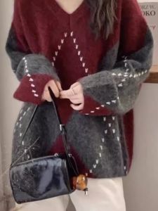 เสื้อสเวตเตอร์คอตั้งทรงหลวมสไตล์อเมริกันย้อนยุคสำหรับผู้หญิงในฤดูใบไม้ร่วงและฤดูหนาว เสื้อสเวตเตอร์ถักแบบลำลองสำหรับคู่รัก