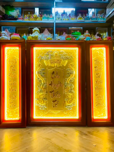 Cửu Huyền Thất Tổ Bằng Đồng Khung gỗ – Có đèn Ngang 108cm x cao 81cm