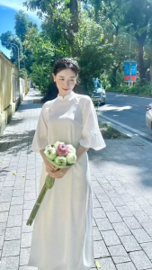 Áo dài gấm cách tân dáng suông rộng hoa văn chìm cao cấp mềm mại duyên dáng thướt tha sang trọng màu Trắng