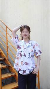 棉麻女上衣 Women Cotton Linen Puff Sleeve Casual Loose Trendy Pullover Top Tshirt Office Blouses Shirts V-Neck Irregular Blouses Baju Wanita Baju Perempuan