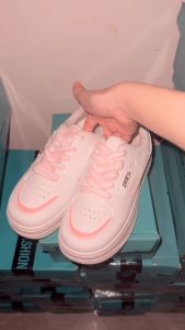 Tintinfashion พร้อมส่ง💖 รองเท้าผ้าใบ พร้อมกล่อง สไตล์เกาหลี 2 สี พร้อมส่ง เสริมส้นสูง