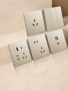 Bull | Slim Flush Mount 5-Outlet Wall Socket Panel
