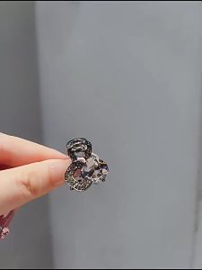 Penghantaran dari China [2025] Klip Cakar Rambut Kecil Berlian buatan yang indah Klip Poni Dahi Klip Rambut Patah Sisi Jepit Rambut Puteri Aksesori Rambut 2024 Baru 3.1
